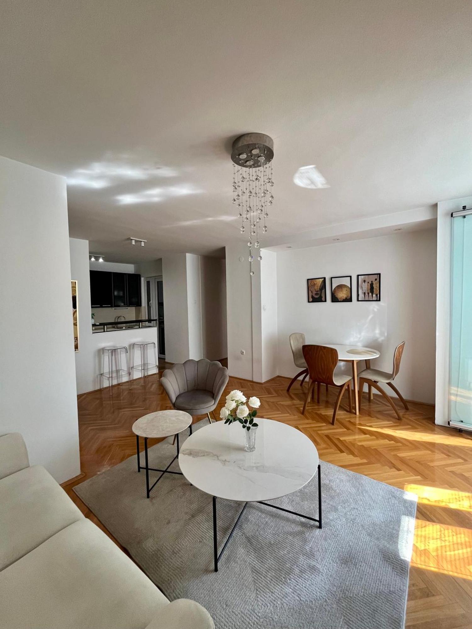 Ruby Luxury Central Apartment Skopje Eksteriør bilde